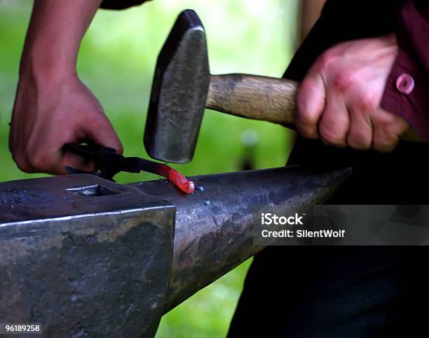 Smith En Acción Foto de stock y más banco de imágenes de Acero - Acero, Alicates, Alto - Descripción física