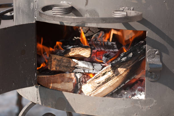 istock firewood burn in the oven 961894462