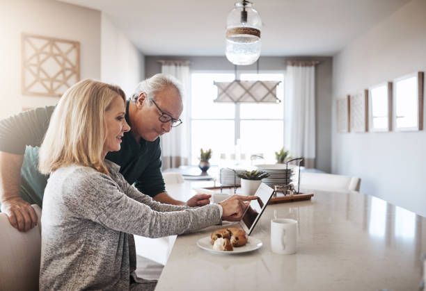 istock They get their news in digital form 961897080