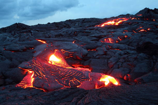 istock Glowing orange lava flow on Big Island, Hawaii 961897646