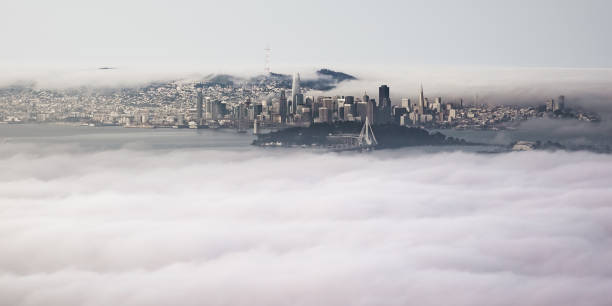 istock Bay Area Fog Taking Over San Francisco 961913700