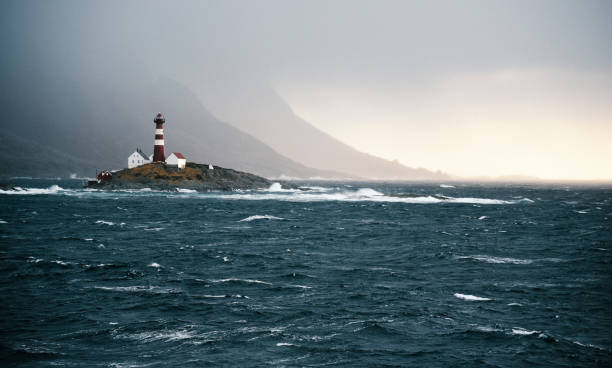 vista del paisaje en lofoten, noruega - norway lofoten and vesteral islands sea mountain range fotografías e imágenes de stock