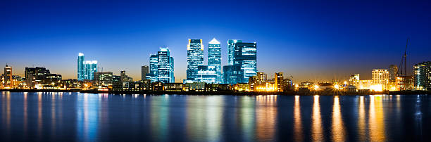istock Panoramic view of Canary Wharf, London 96196753