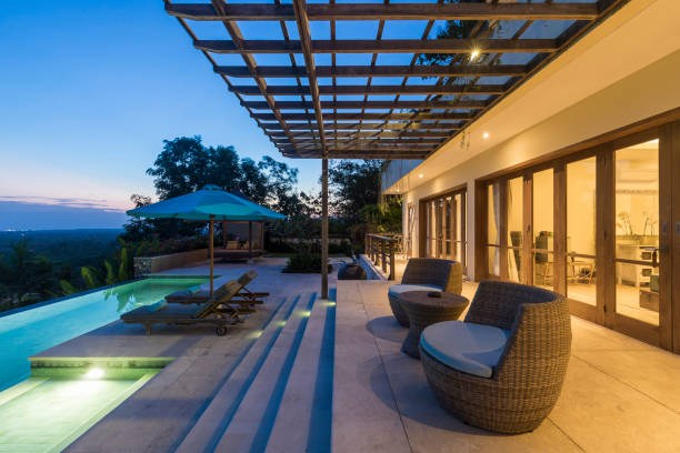 istock Illuminated luxurious villa with swimming pool at sunrise in Bali 961999702
