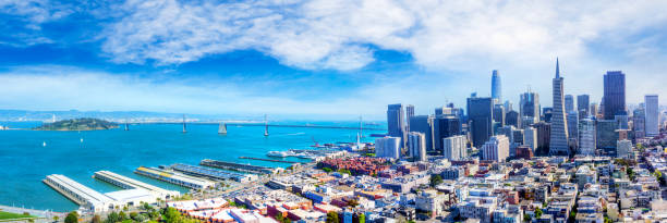 luftaufnahme der bucht von san francisco panorama - san francisco county embarcadero center bay bridge built structure stock-fotos und bilder