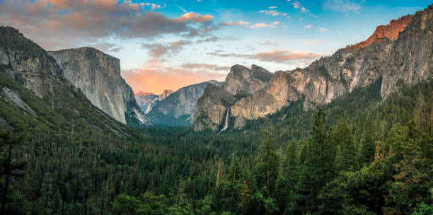 panorama del valle de yosemite al atardecer - condado de mariposa fotografías e imágenes de stock