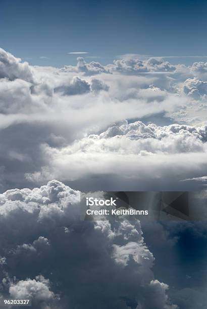 Paisagem Com Nuvens - Fotografias de stock e mais imagens de Azul - Azul, Beleza natural, Branco