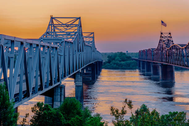 istock Spanning the Mighty Mississippi 962045380