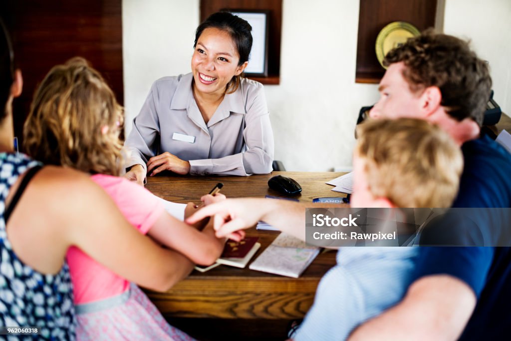 Check-in familiare - Foto stock royalty-free di Reception d'albergo