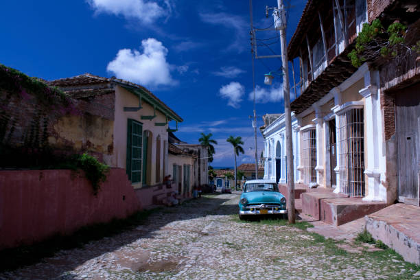 istock Old car on Cuban street 962075718