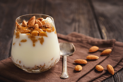 Yogurt with muesli, caramel and almonds.