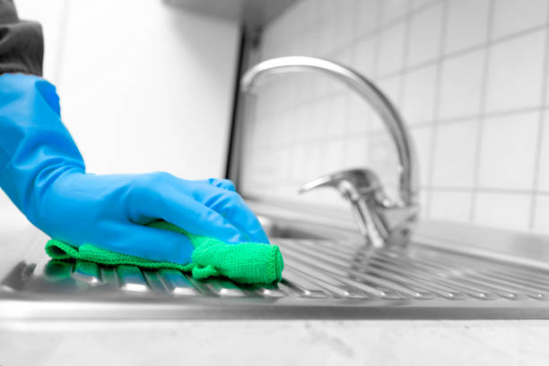 istock Hand in a rubber glove washes the sink. 962101592