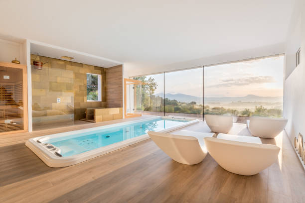 spa z jacuzzi i sauną - swimming pool luxury contemporary deck chair zdjęcia i obrazy z banku zdjęć