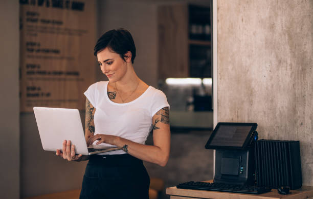 istock Woman using laptop at her restaurant 962125484