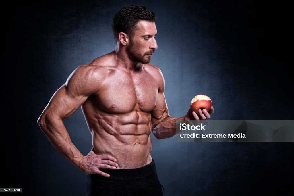 Muscular Man With Apple Stock Photo - Download Image Now - Strongman,  Nutritional Supplement, Body Building - iStock