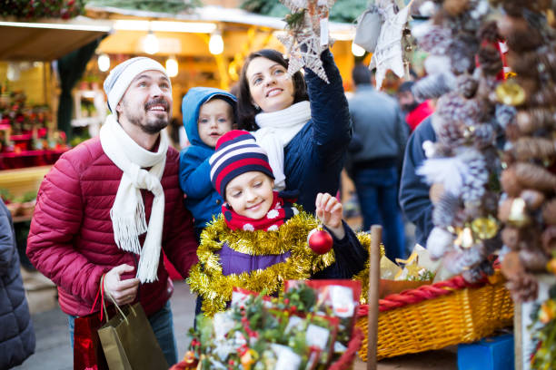 istock Family purchasing Christmas decoration 962174382