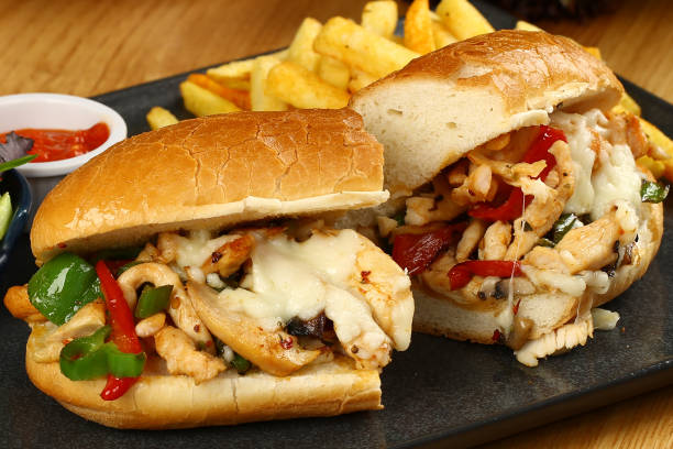 sándwich de pollo a la parrilla - sandwich turkey chicken submarine sandwich fotografías e imágenes de stock