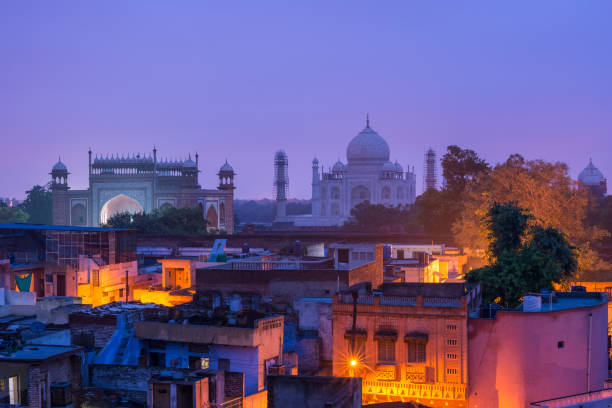 la ciudad del taj mahal y agra al amanecer - pueblo hindú fotografías e imágenes de stock