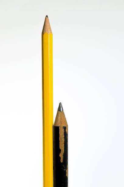シャープ鉛筆大きくて短い、黒と黄色のグアテマラ。 - pencil office supply yellow sharp ストックフォトと画像