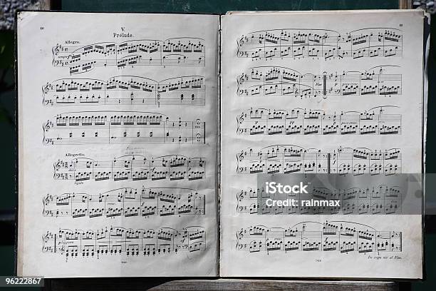 Notas De La Música Foto de stock y más banco de imágenes de Color - Tipo de imagen - Color - Tipo de imagen, Documento, Fotografía - Imágenes