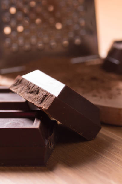 istock Pieces of dark chocolate 962251164