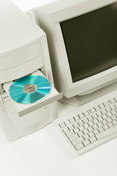 데스크톱 컴퓨터 - playing dvd cd rom equipment 뉴스 사진 이미지