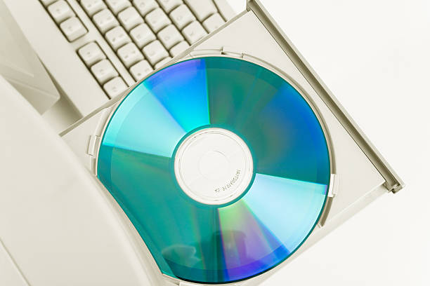 데스크톱 컴퓨터 - playing dvd cd rom equipment 뉴스 사진 이미지