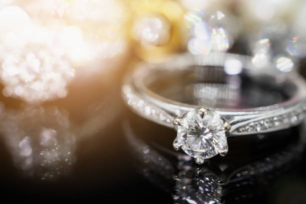 istock Jewelry diamond rings with reflection on black background 962263954