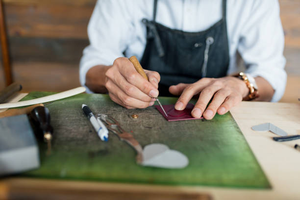 istock Craftsman working on a leather product 962278550