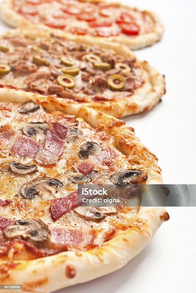 Tres tipos distintos de pizza - Foto de stock de Pizza libre de derechos