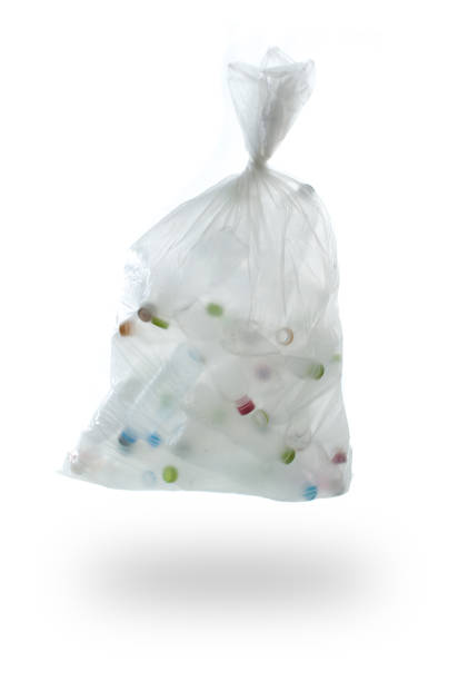 müllsack mit kunststoff-flaschen auf einem weißen hintergrund, recycling-konzept - garbage bag garbage bag plastic stock-fotos und bilder