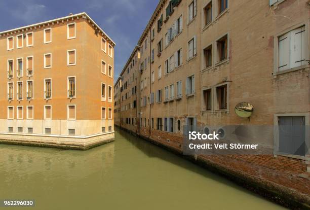 Ein Wohngebiet In Venedig Stockfoto und mehr Bilder von Außenaufnahme von Gebäuden - Außenaufnahme von Gebäuden, Blau, Dorsoduro