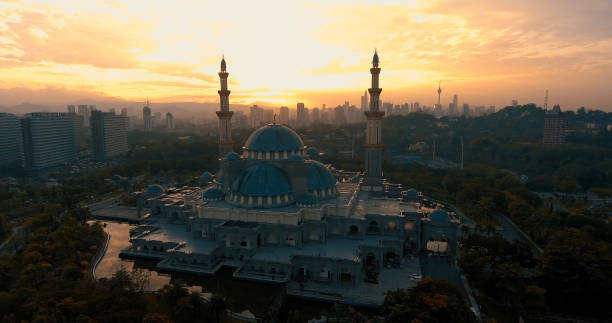 istock Masjid Wilayah Persekutuan. 962323120
