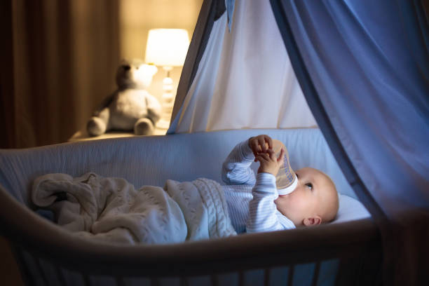 istock Baby boy drinking milk in bed 962341044