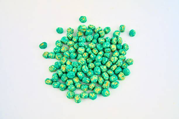 istock Dried pea seeds ready to plant. Close-up on a white background 962344816