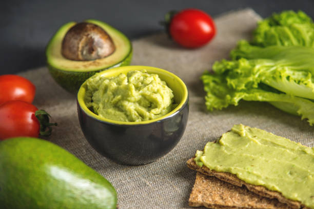 istock Mexican cold appetizer made of pureed avocado pulp with bread and vegetables. Concept healthy vegetarian Breakfast 962408402