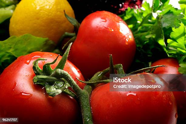 Tomatos Foto de stock y más banco de imágenes de Alimento - Alimento, Amarillo - Color, Arreglo