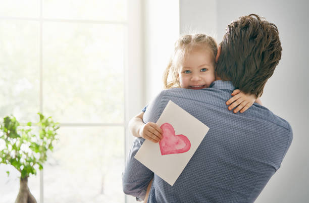 daughter congratulating dad - father fathers day baby child imagens e fotografias de stock