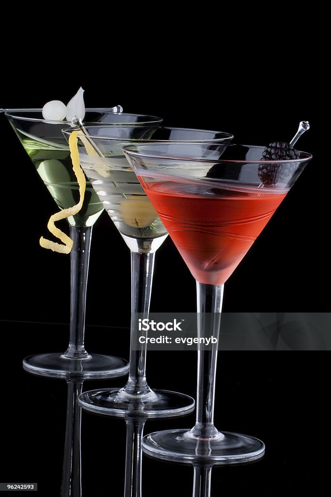 Klasyczne martini-najbardziej popularne koktajle serii - Zbiór zdjęć royalty-free (Czarne tło)