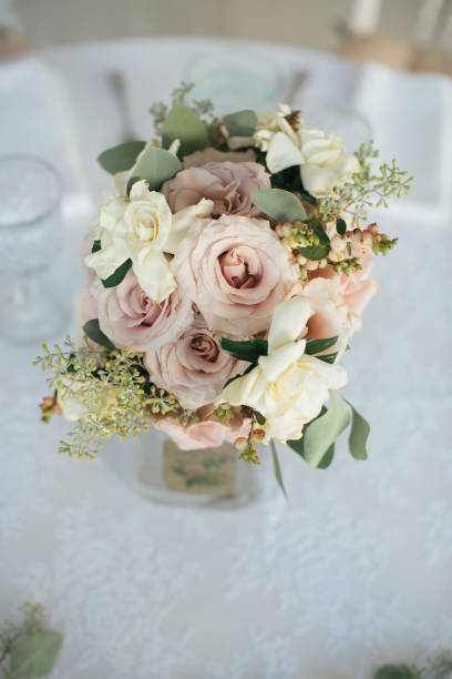 istock Wedding center piece of flowers 962429490