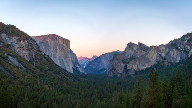 istock Yosemite valley nation park during sunset view from tunnel view on twilight time. 962434888