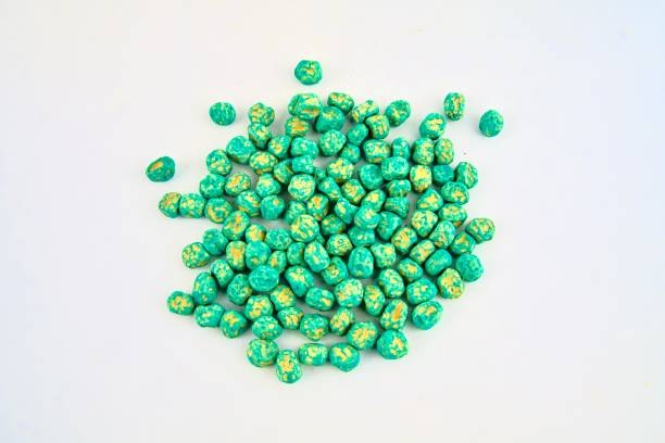 istock Dried pea seeds. Close-up on a white background 962440704