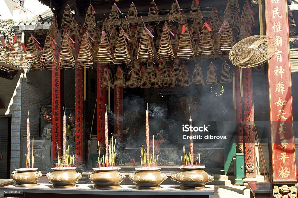 Pagode mit Räucherwerk sticks - Lizenzfrei Asien Stock-Foto