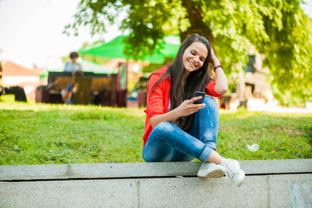 istock Young girl with phone 962512024