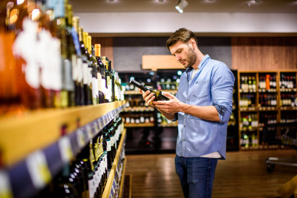 istock Man in supermarket 962516318