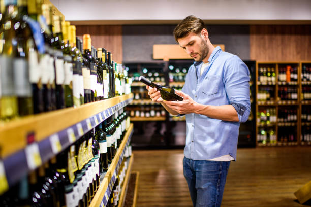 istock Man in supermarket 962516518