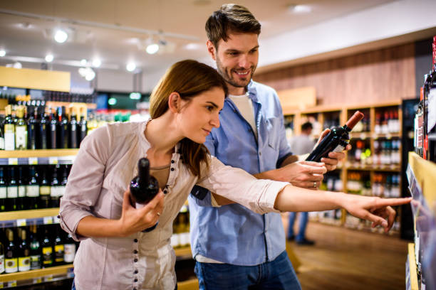 istock Couple in supermarket 962516522