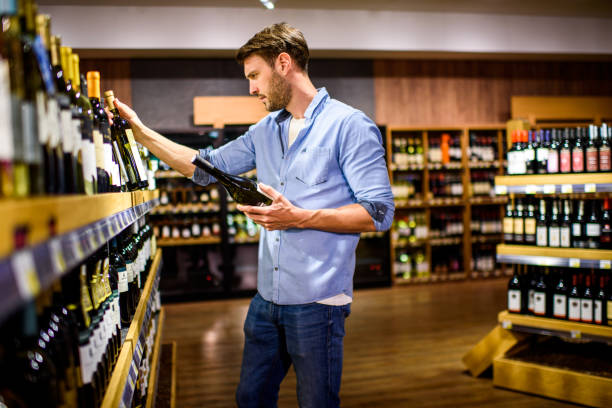 istock Man in supermarket 962516714
