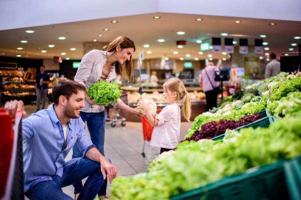 istock Family shopping 962517304