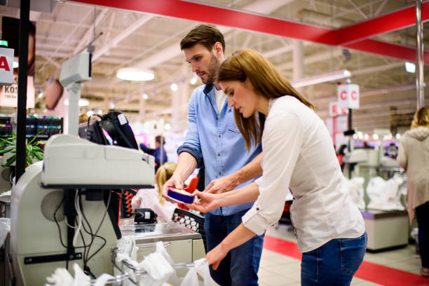 istock Family shopping 962518828